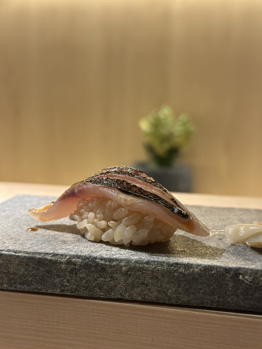 お友達のお誕生日だからお寿司ご馳走しました🍣💖

ほんっっっとにバズってほしくないからほんとは教えたくないんだけど

鮨はじめ
https://t.co/A88XDzTjSN

この味でこの立地でこの価格なのほんとに意味わからなくてとてもお気に入りです🤫
六本木の交差点すぐなのに安い方のコースは鮨6貫(漬物、玉子、味噌汁付き)で3,000円です😳
私の好きな人にしか教えたくないから拡散してくれなくていいです☺️笑