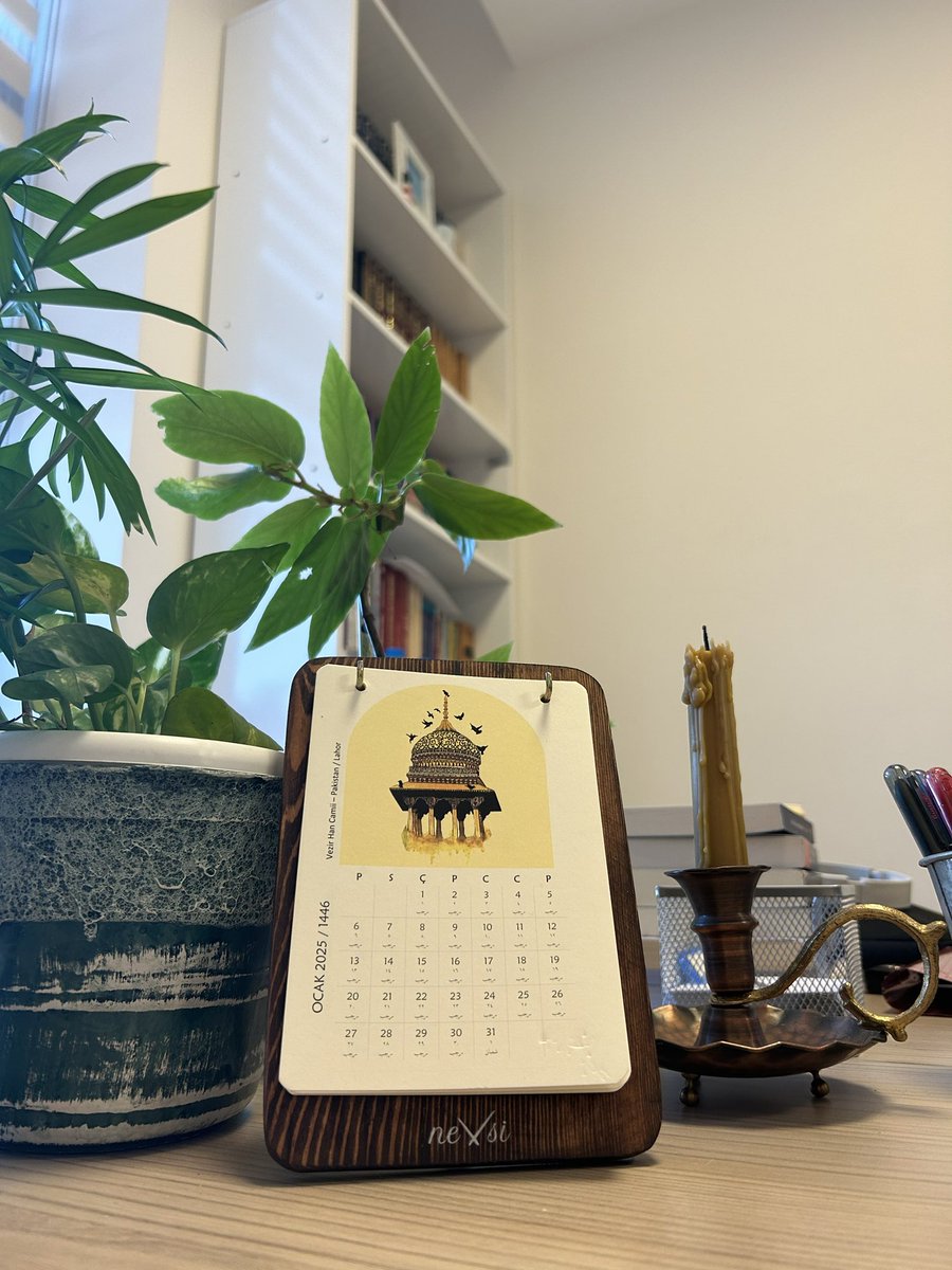 <a href="/gullkubb/">Kübra Gül Özdemir</a> <a href="/NevsiSanat/">Nevsi</a> Masana çok yakışmış dostum, bu da benden.. 🌿