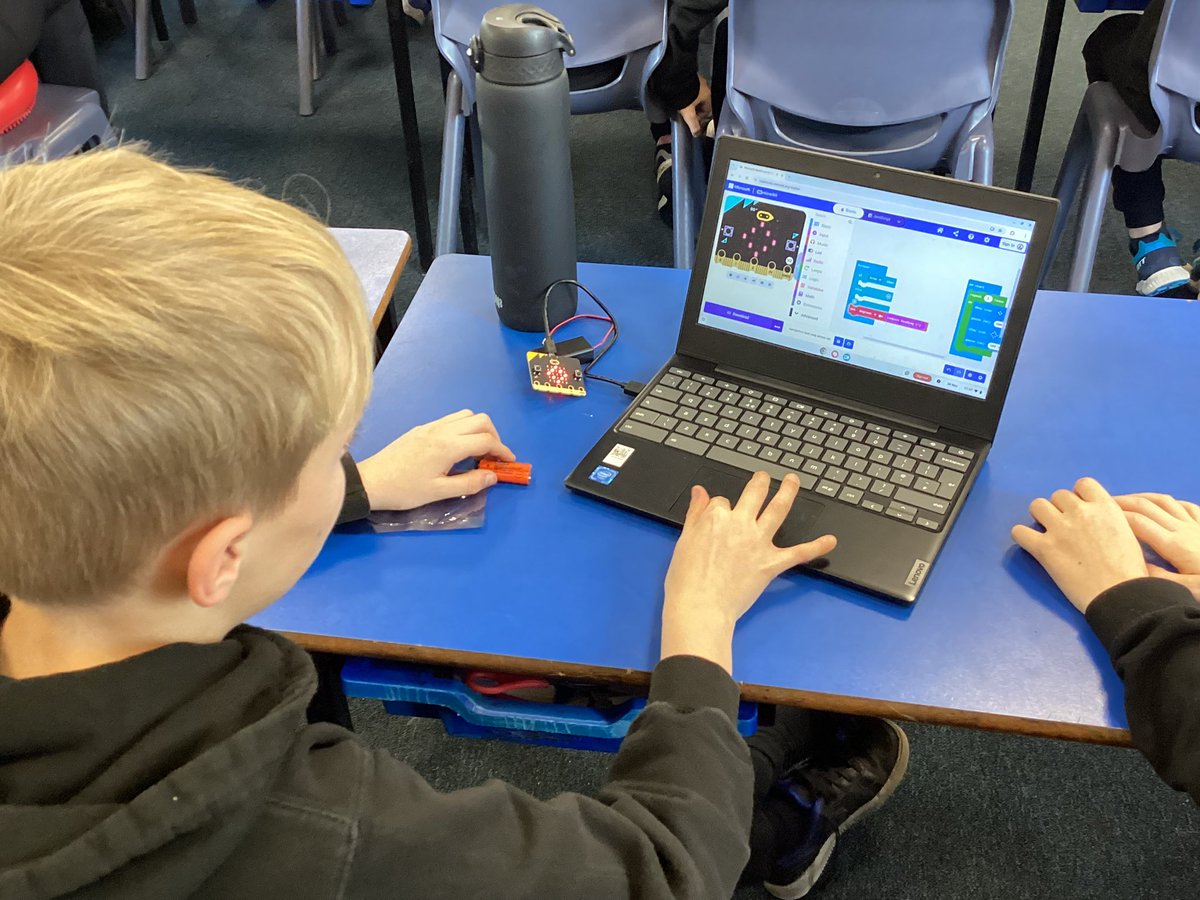 NewchurchCP's tweet photo. In DT Year 6 have been using and coding Microbits in order to build a fully-functioning electronic compass.
#NewchurchDT
#NewchurchComputing https://t.co/y7xN6TgZx6
