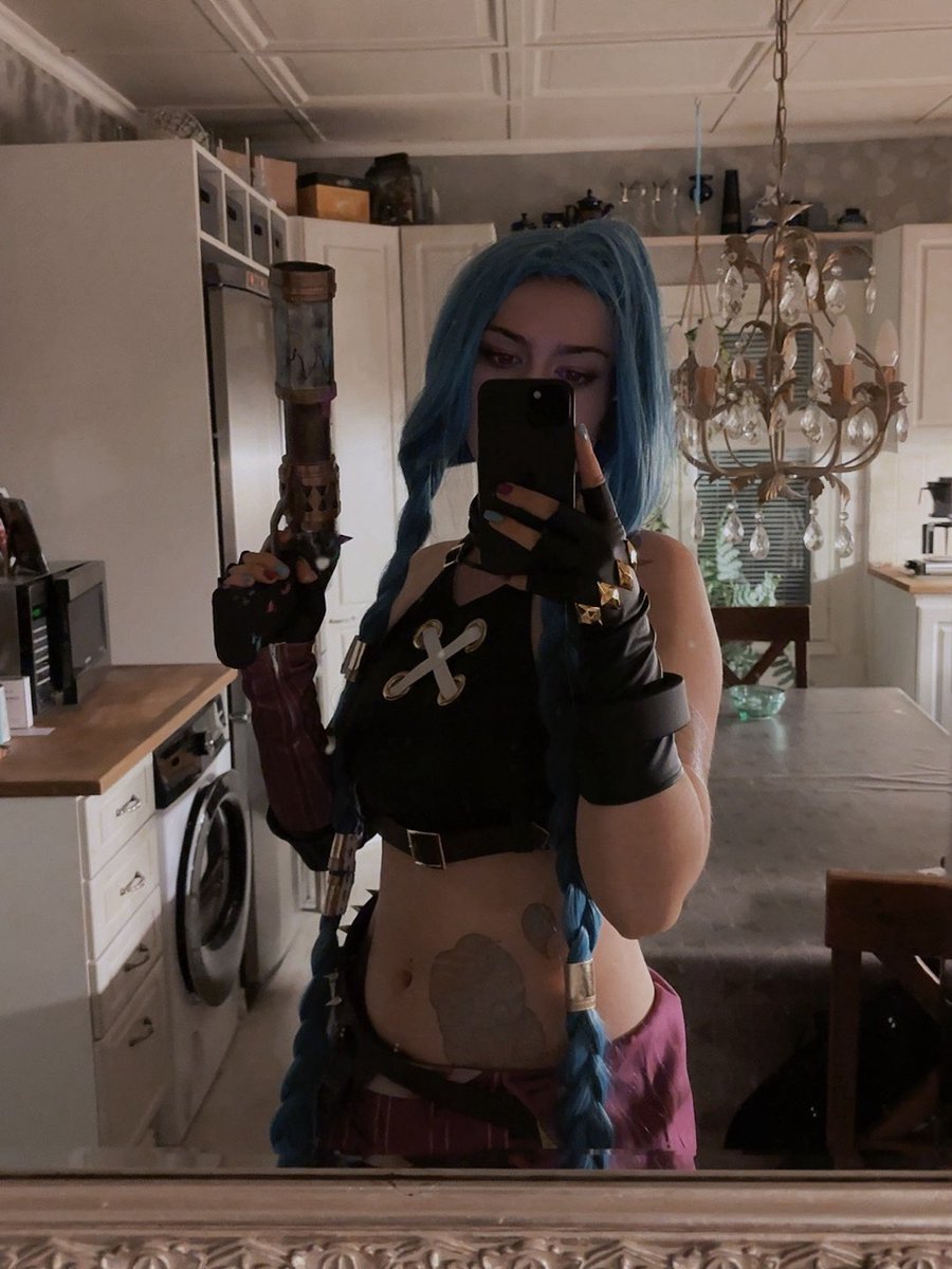 Skuolfi_'s tweet photo. I haven't posted here in a long time but I start dumping my cosplay here. My Jinx cospley from Arcane💙 #jinx #arcane https://t.co/MFyvwPKMlB