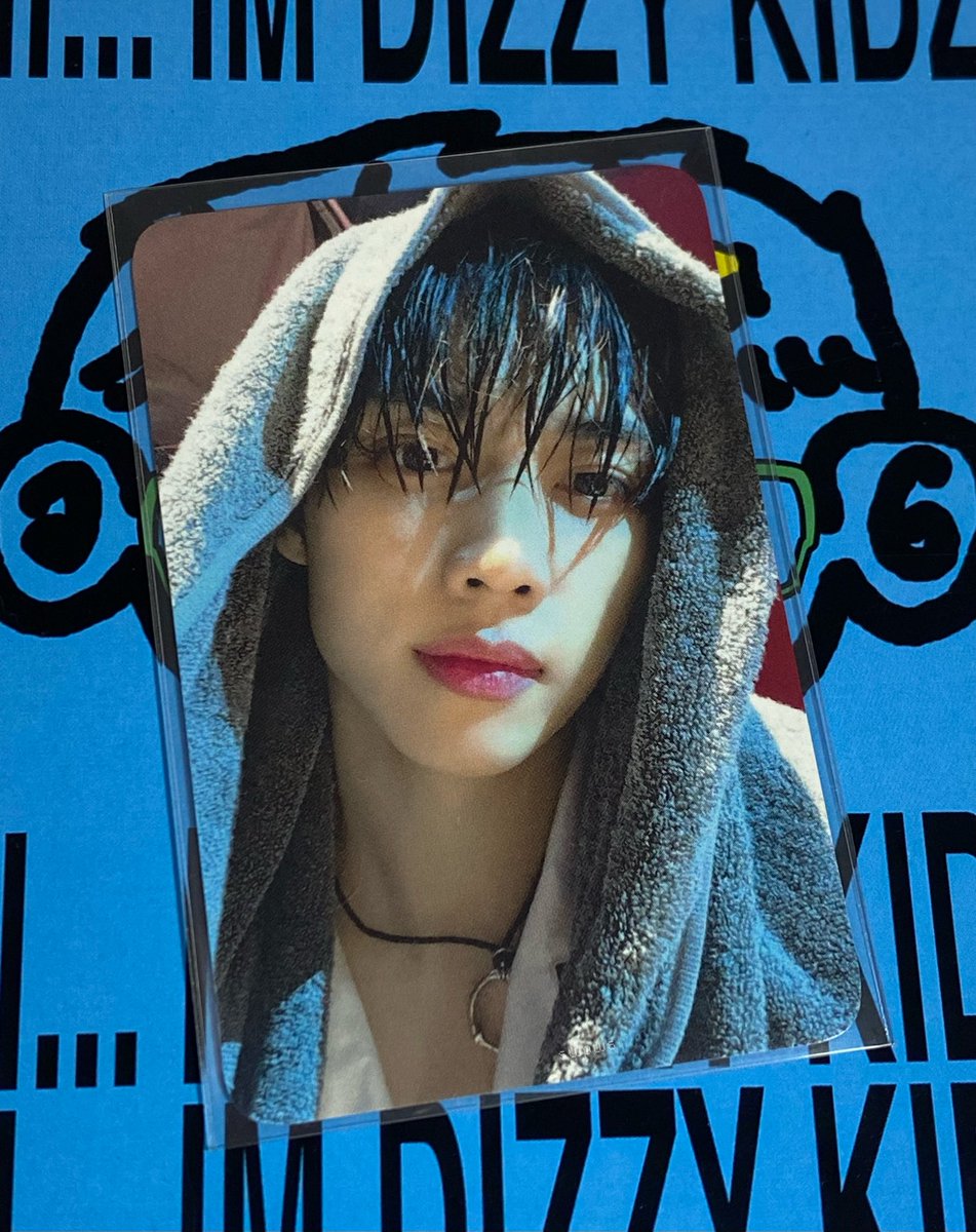 sonupaws's tweet photo. the idol                                  the photocard https://t.co/4vldZMkAaA