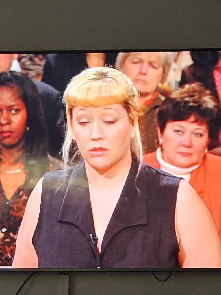 Mel72609's tweet image. Unfortunately bangs #JudgeJudy