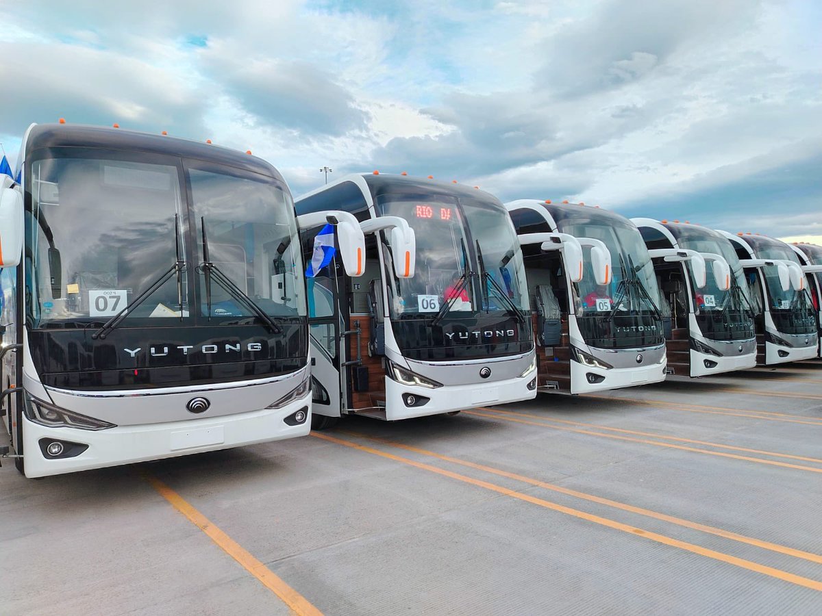 🇳🇮🚍 400 nuevos buses provenientes de la hermana República Popular #China parten desde el Centro Logístico Julia Herrera de Pomares, en El Realejo, fortaleciendo el transporte y el progreso de #Nicaragua. 🌟🤝