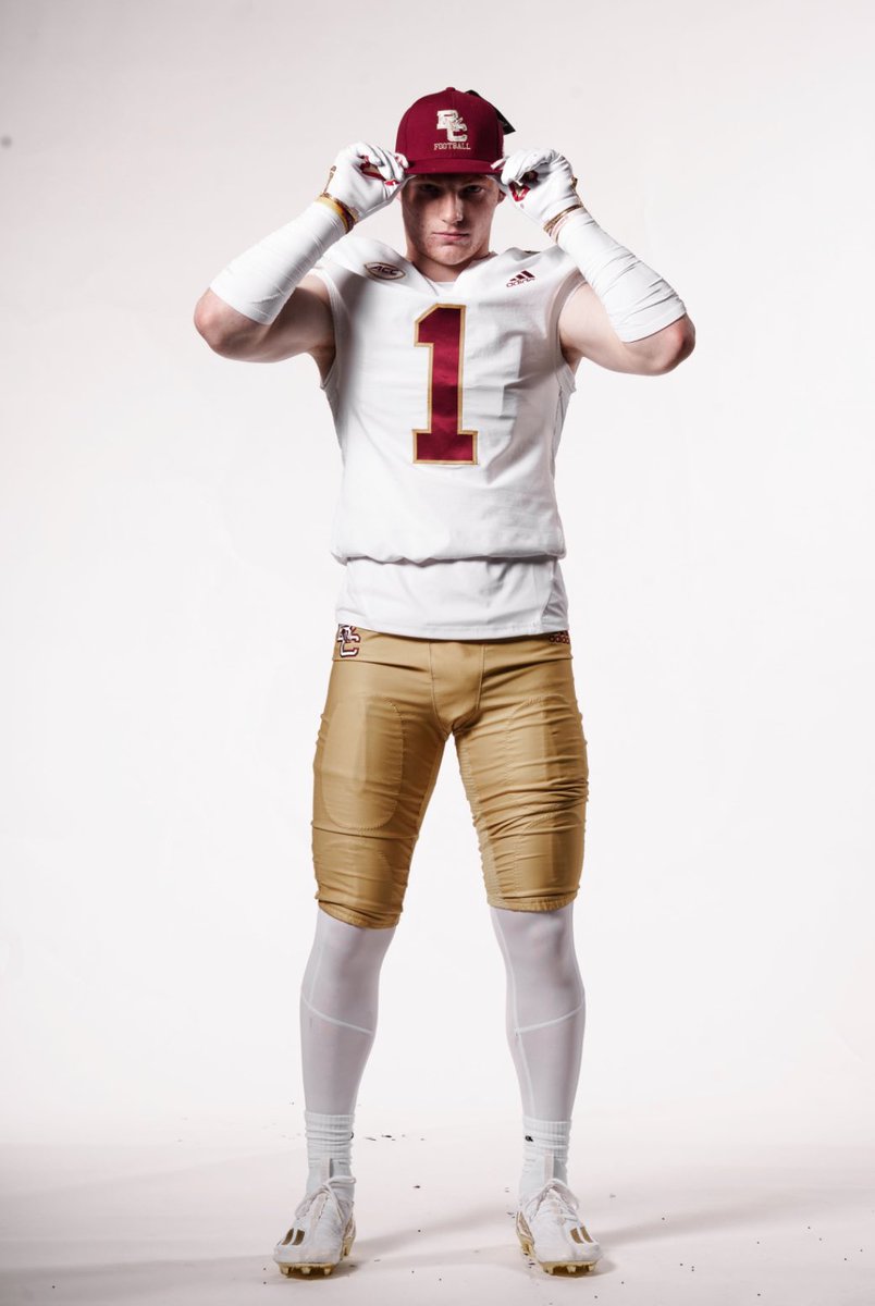 griffcollins12's tweet photo. I will be signing tomorrow, December 4th, at 12:00 at Worcester Academy! Everyone is welcome. 🦅🦅
@WAfootball1834 
@BandytheCoach 
@FBCoachOB 
@SpencerD_BCFB https://t.co/o0AN2tCtmE