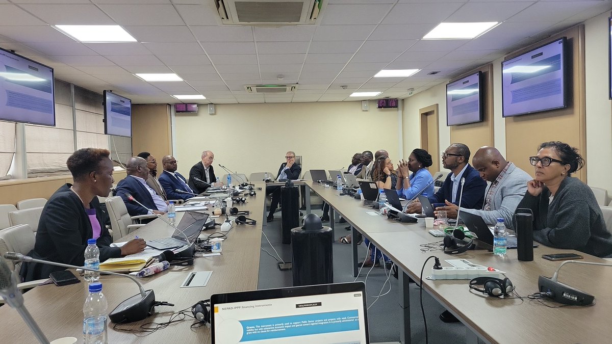 Homangnefaih's tweet photo. Collaboration @AfDB_Group et 🇨🇦. 
Ravi d'avoir accompagné une délégation d'entreprises québécoises à la BAD pour une rencontre fructueuse dans le domaine des infrastructures. 
@AmbCanCI @SDC_TCS @GAC_Corporate @InvestQuebec @QuebecAbidjan https://t.co/QsIlJn5Wj9