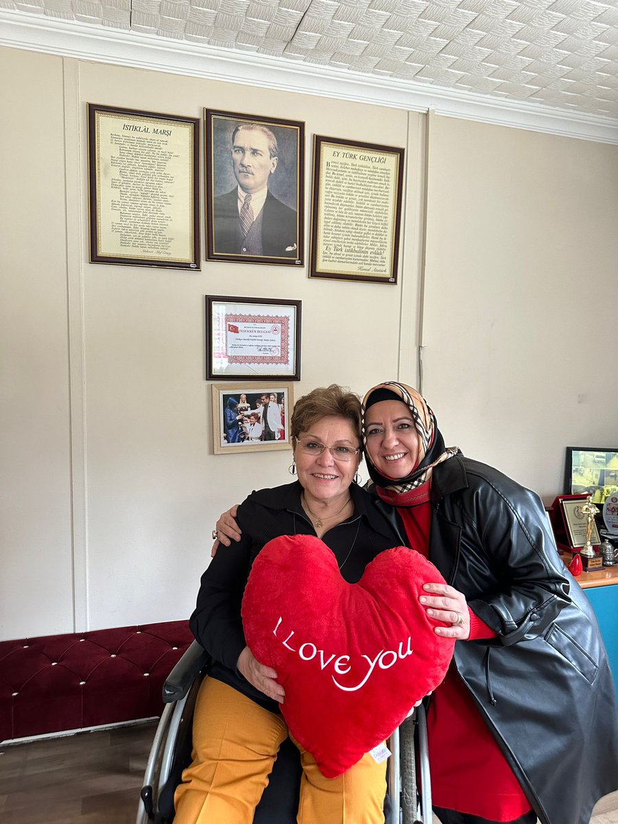 gaye_zayf's tweet photo. Hayatı paylaşmak için hep birlikte engelleri kaldırdığımız bir dünya dileğiyle💐 3 Aralık #DünyaEngellilerGünü ❤️ https://t.co/Xxnd6aPtw9