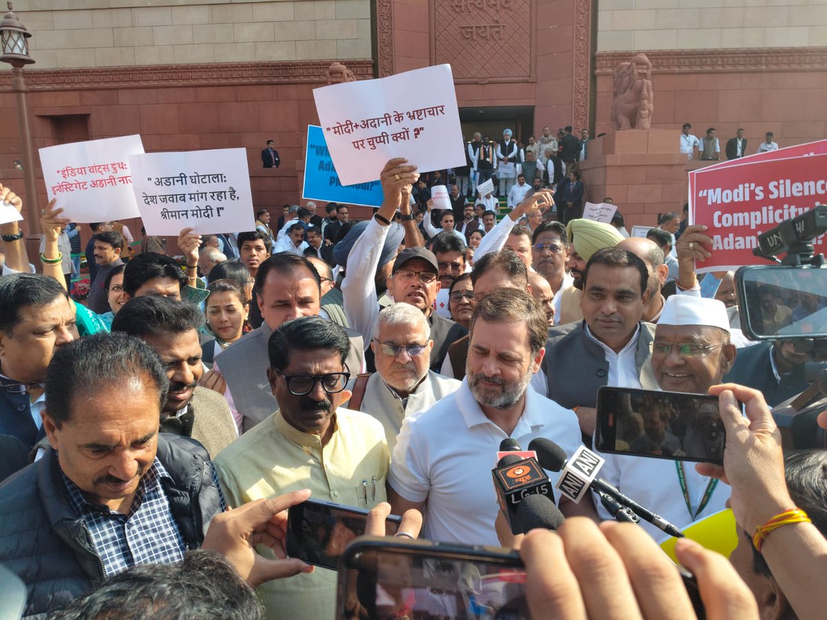 Murari Lal Meena (@aapkamurarilal) on Twitter photo рдЖрдЬ INDIA рдЧрдардмрдВрдзрди рдХреЗ рдиреЗрддрд╛рдУрдВ рдиреЗ рдЕрдбрд╛рдиреА рдХреЗ рдШреЛрдЯрд╛рд▓реЛрдВ рдХреЗ рдЦрд┐рд▓рд╛рдл рд╕рдВрд╕рдж рдкрд░рд┐рд╕рд░ рдореЗрдВ рд╡рд┐рд░реЛрдз рдкреНрд░рджрд░реНрд╢рди рдХрд┐рдпрд╛ред рдЗрд╕ рджреМрд░рд╛рди рд▓реЛрдХрд╕рднрд╛ рдореЗрдВ рдиреЗрддрд╛ рдкреНрд░рддрд┐рдкрдХреНрд╖ рд╢реНрд░реА <a href="/RahulGandhi/">Rahul Gandhi</a> рдЬреА рдХреА рдЙрдкрд╕реНрдерд┐рддрд┐ рдореЗрдВ рдШреЛрдЯрд╛рд▓реЛрдВ рдХреЗ рдЦрд┐рд▓рд╛рдл рдЖрд╡рд╛рдЬ рдмреБрд▓рдВрдж рдХреАред <a href="/INCIndia/">Congress</a> <a href="/priyankagandhi/">Priyanka Gandhi Vadra</a> рдЖрдЬ INDIA рдЧрдардмрдВрдзрди рдХреЗ рдиреЗрддрд╛рдУрдВ рдиреЗ рдЕрдбрд╛рдиреА рдХреЗ рдШреЛрдЯрд╛рд▓реЛрдВ рдХреЗ рдЦрд┐рд▓рд╛рдл рд╕рдВрд╕рдж рдкрд░рд┐рд╕рд░ рдореЗрдВ рд╡рд┐рд░реЛрдз рдкреНрд░рджрд░реНрд╢рди рдХрд┐рдпрд╛ред рдЗрд╕ рджреМрд░рд╛рди рд▓реЛрдХрд╕рднрд╛ рдореЗрдВ рдиреЗрддрд╛ рдкреНрд░рддрд┐рдкрдХреНрд╖ рд╢реНрд░реА <a href="/RahulGandhi/">Rahul Gandhi</a> рдЬреА рдХреА рдЙрдкрд╕реНрдерд┐рддрд┐ рдореЗрдВ рдШреЛрдЯрд╛рд▓реЛрдВ рдХреЗ рдЦрд┐рд▓рд╛рдл рдЖрд╡рд╛рдЬ рдмреБрд▓рдВрдж рдХреАред <a href="/INCIndia/">Congress</a> <a href="/priyankagandhi/">Priyanka Gandhi Vadra</a>