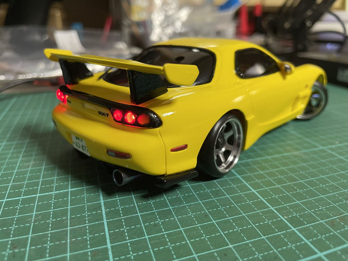 あっさりできてしまった💦
初の2駆ドリ車🚗💨
フロントのキレ角ってスゴいな😳
やっぱFDはリア駆じゃないとね😆

#山陰ミニッツ部#ミニッツ#MINI-Z#ラジコン#鳥取#米子#山陰#おじさんも熱くなりたい#FD3S#イニシャルD#ドリフト#京商#MA-020#MA-030#MRD Prototype - 2WDドリフト・コンバージョンキット