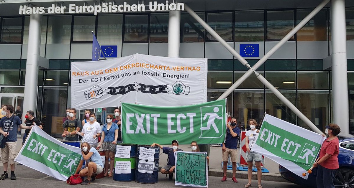 AttacAustria's tweet photo. Die Mitgliedsstaaten des Energiecharta-Vertrages #ECT haben heute seiner Überarbeitung zugestimmt. 

Dennoch bleibt der Vertrag unvereinbar mit den Klimazielen: Er ermöglicht weiter Klagen gegen die Energiewende. 

🇦🇹 muss daher endlich aussteigen!  #NoECT
https://t.co/xLVS5vRfTx https://t.co/GI0qKz3jVp