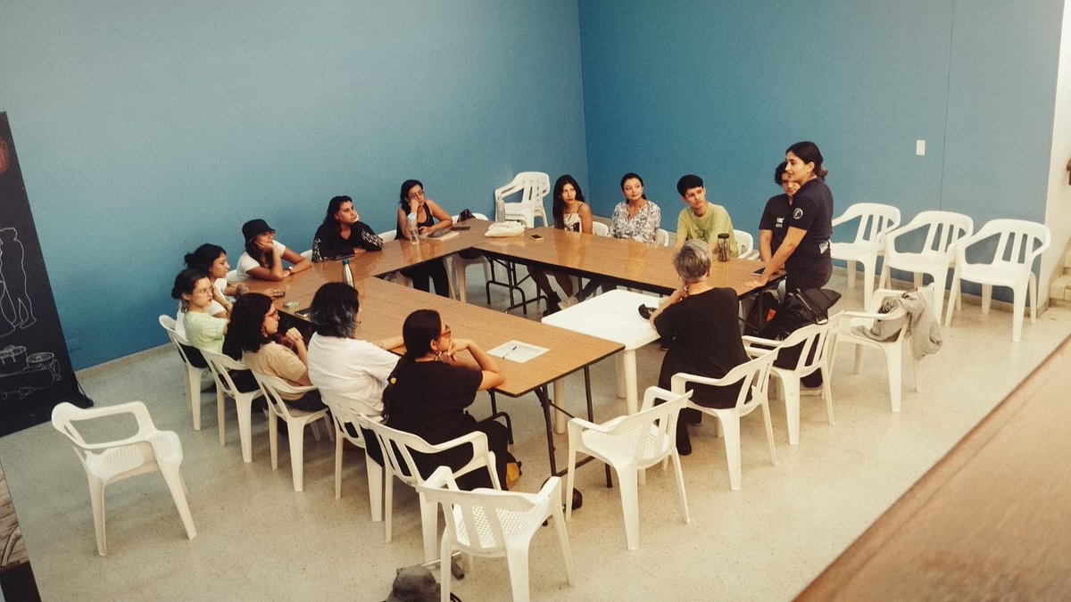 Banrepcultural's tweet photo. #Cali |  Así vivimos el taller 'Dibujar de dentro para afuera' 📸

El pasado 22 de noviembre exploramos cómo la imagen y la palabra se transforman junto a @powerpaola. Entre ideas y dibujos, los y las asistentes dieron vida a grandes historias.

+https://t.co/rLu8pL92lX https://t.co/ml2AHxafX1