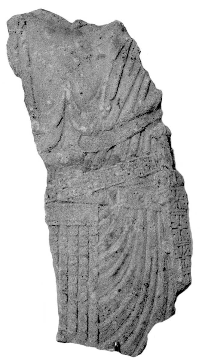EquipmentRoman's tweet photo. A fine fragment of an unidentified infantryman's Rhineland memorial for #TombstoneTuesday. Pre-Flavian in date, it comes from Bingen (DEU), just like the stones of Annaius Daverzus and others. More detail in ALT tags. The #pugio, #belts, & #apron all survive (at least in part). https://t.co/1mmwWi5k2W