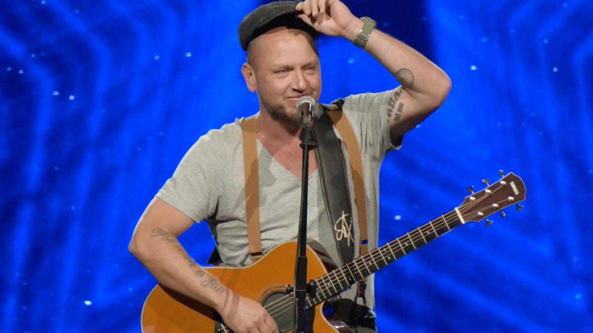 IF YOU DO YOURSELF ONE FAVOUR TODAY, take a few minutes to watch this clip. Three weeks ago, Ard Matthews kicked off the Suits &amp; Sneakers Main Event in the most spectacular fashion 🤯 It's not just the fact that <a href="/ardmatthews/">ARD matthews</a> sang but also, it's the story he led with that hit such