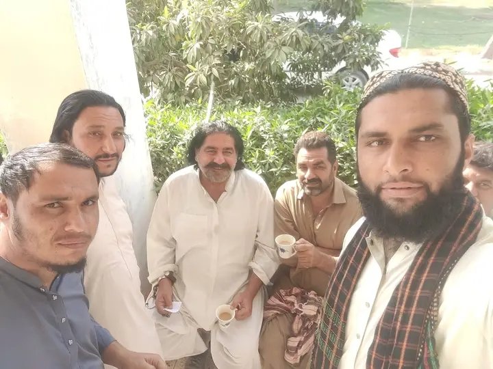 badshahpashten's tweet photo. نن يي @Aliwazirna50 د حب چوکي ( بلوچستان ) جوډيشل مجسټريټ کورټ کې پيش کړو 
د 14 ورځو ريمانډ وروسته يي ګډاني سينټر جيل تا وليګلو او سبا په سلورم 4 تاريخ به يي په سيشن کورټ کې د ضمانت په درخواست بحث کيګې اميد دئ چه په دغه دروغجنه مقدمه کې به ضمانت ورته میلاو شي 
#releasealiwazir https://t.co/KfRCwDb5zy