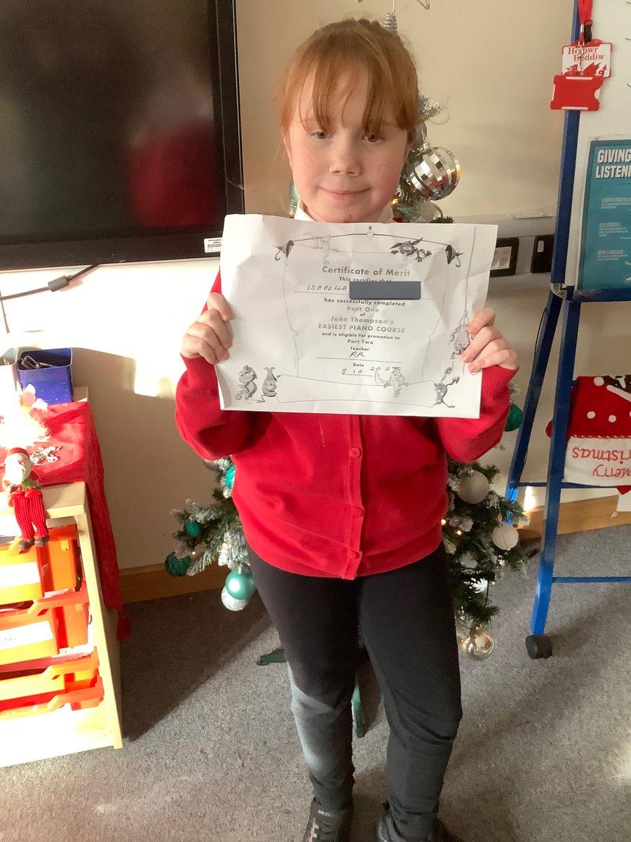 Da iawn to Isabella for completing part one of your piano course 👏🏼
