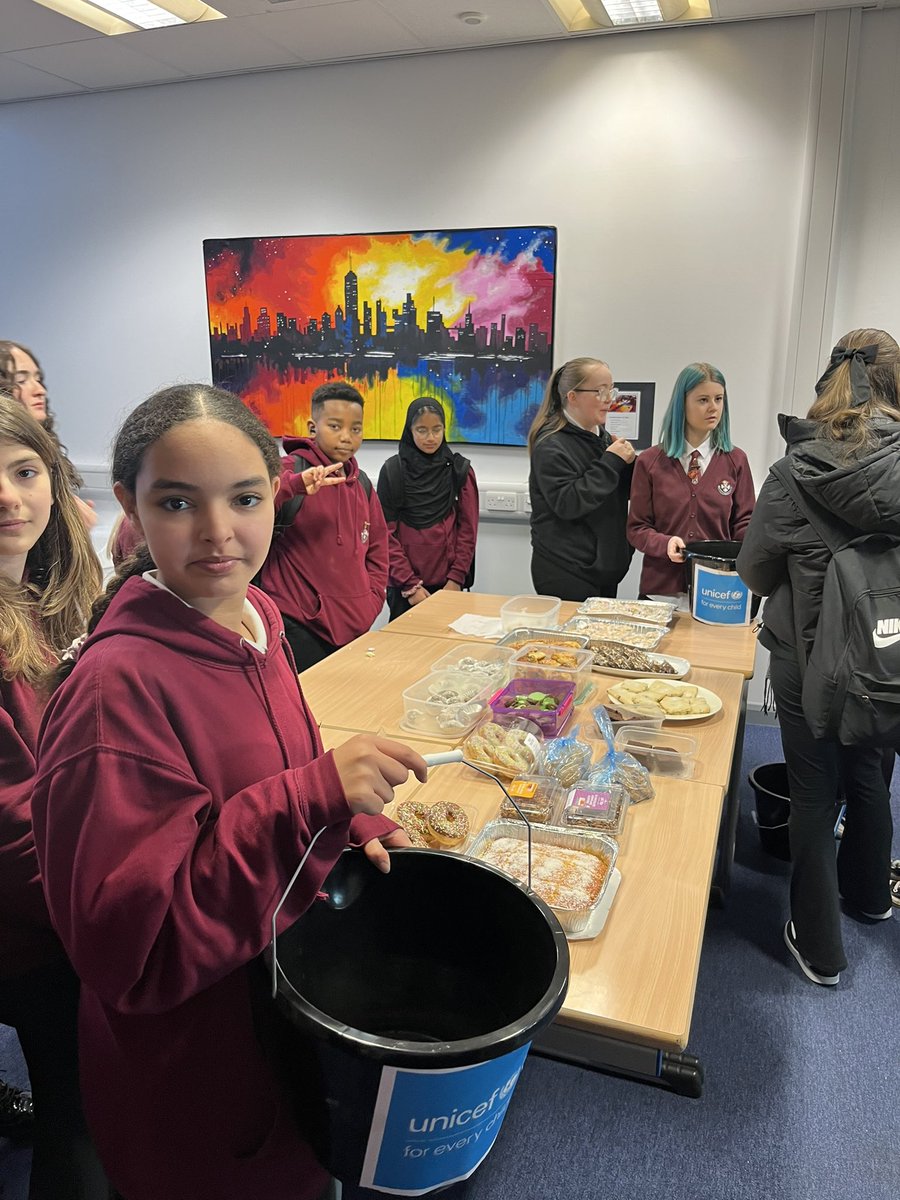 Over £100 donated to UNICEF by Alloa Academy!

Thursday’s pupil-led UNICEF fundraising #RightToPlay staff vs pupil football match and bake sale were extremely successful! 

Lots of fun! ⚽️🧁👌

Shoutout to everyone who helped organise and donate! 

<a href="/AlloaAcademy/">Alloa Academy</a> #RightsRespecting