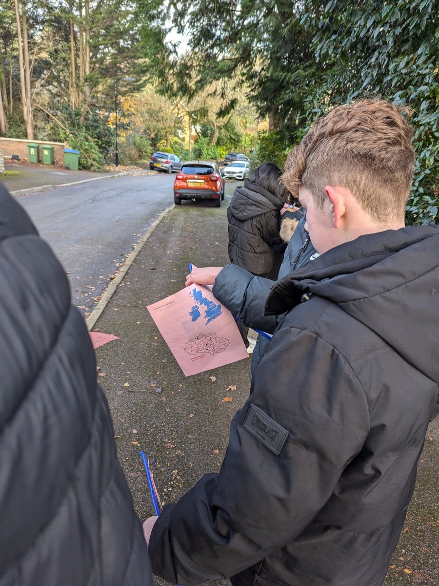 Geography_YS's tweet image. Fab first day of urban fieldwork with Mr Tidd/ Mrs Williams classes 🏙️ #EdexcelGeography #GCSEGeography