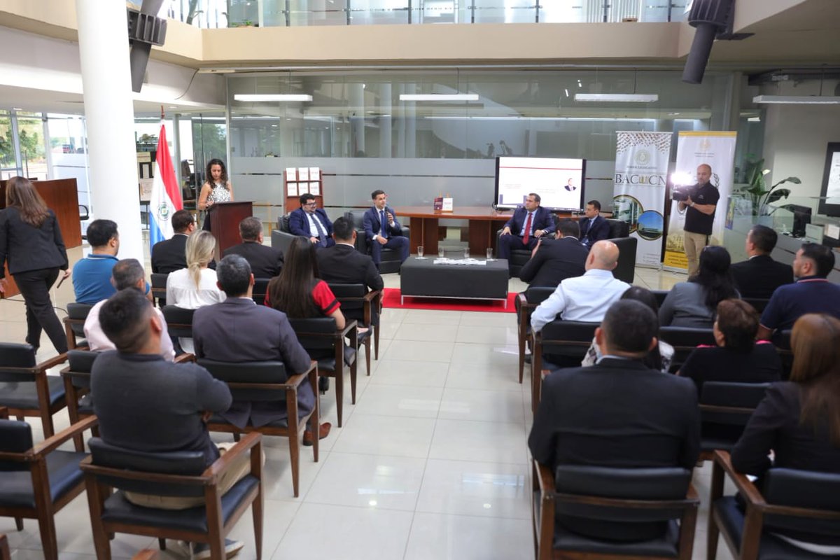 Presentaron libro de “Historia y Derecho Político en Paraguay”

senado.gov.py/index.php/noti…

#SenadoPy