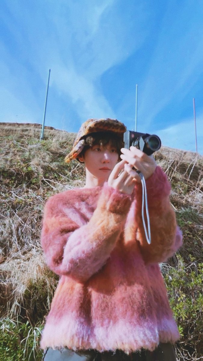 codeB5O6's tweet photo. baekhyun — your photographer boyfriend 📸 https://t.co/Bl5XSh41Mh