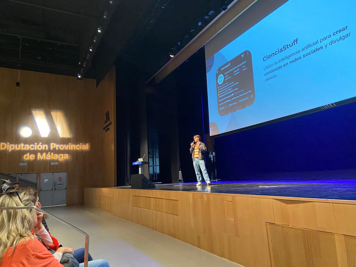 juventudmlg's tweet photo. ✌️Otros 400 alumnos de Bachillerato llegados de diferentes puntos de la provincia de #Málaga han podido disfrutar y aprender hoy en la @diputacionMLG de la segunda jornada de este II Congreso Talento, Ciencia y Juventud

🧑‍🔬 Inteligencia Artificial, motor, bilogía, criminología... https://t.co/27AbT5d9VL