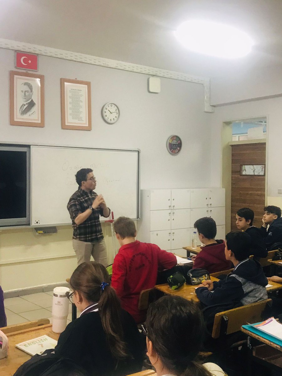 *Özel eğitim öğretmenlerimiz,anasınıfı öğretmen ve  öğrencileri 3 Aralık Dünya Engelliler Günü kutlama etkinliği yaptılar.Özel Eğitim Öğretmeni Özgür Mutlu, 3 Aralık Dünya Engelliler Günü’nde 7. sınıf öğrencilerine farkındalık semineri verdi.Öğretmenlerimize çok teşekkür ederiz.