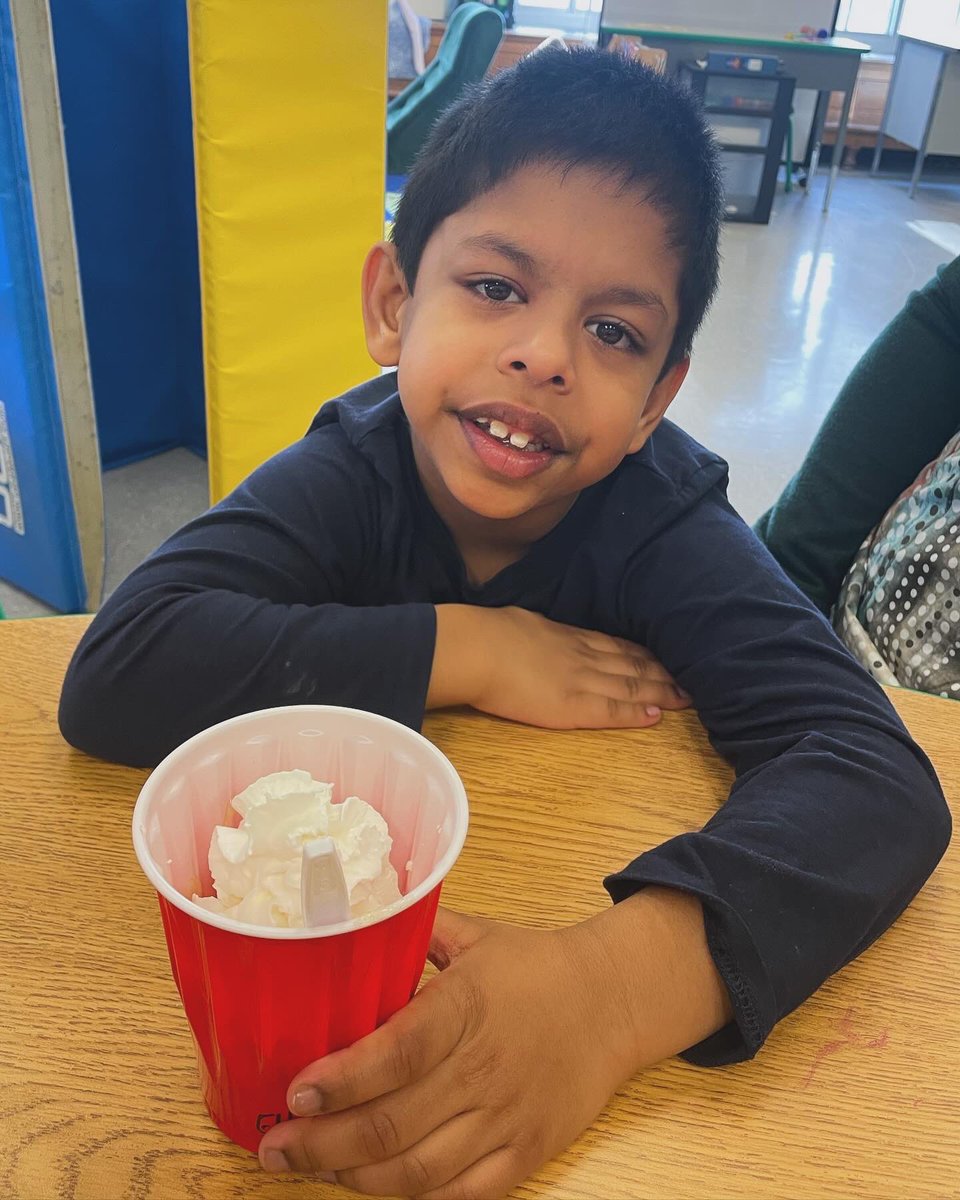 msobrienhgs's tweet photo. We had the best time sequencing our own snack! Happy Thanksgiving with some apple pie! 🦃🧡#teamhillside #nhpgcp #proud2bnhpgcp https://t.co/5VjidqilWW