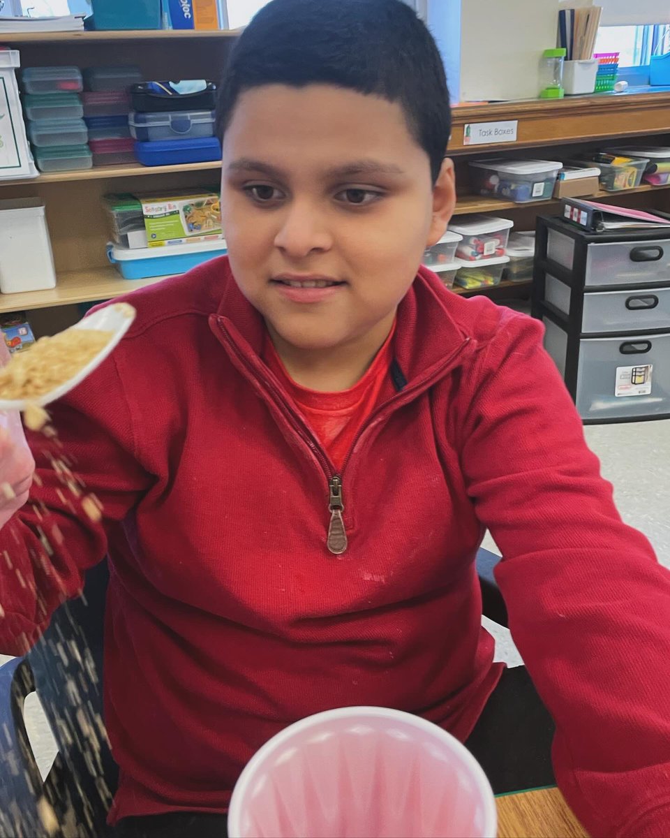 msobrienhgs's tweet photo. We had the best time sequencing our own snack! Happy Thanksgiving with some apple pie! 🦃🧡#teamhillside #nhpgcp #proud2bnhpgcp https://t.co/5VjidqilWW