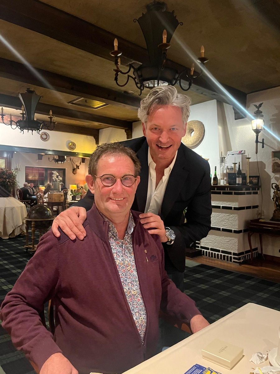 Dit weekend hebben we een bijzondere mijlpaal gevierd, Aad is namelijk al 50 jaar in dienst! 🎊
Een mooie prestatie die we graag in het zonnetje zetten. 
Op naar nog een mooie tijd bij BosDaalen! 🚚