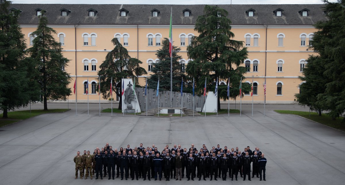 _CoESPU_'s tweet photo. Good morning fm the Center of Excellence 4 #StabilityPolice Units, 🇮🇹@_Carabinieri_ operational think tank on #SP, wich aims at expanding global capability 4 #PeaceSupportOps w/ 🇺🇸@StateDept's spt, under @UN's aegis, a.k.a. #Vicenza's Intl #StabilityPolicingHub.
#StrongerTogether https://t.co/ZdNBLFw2Qd