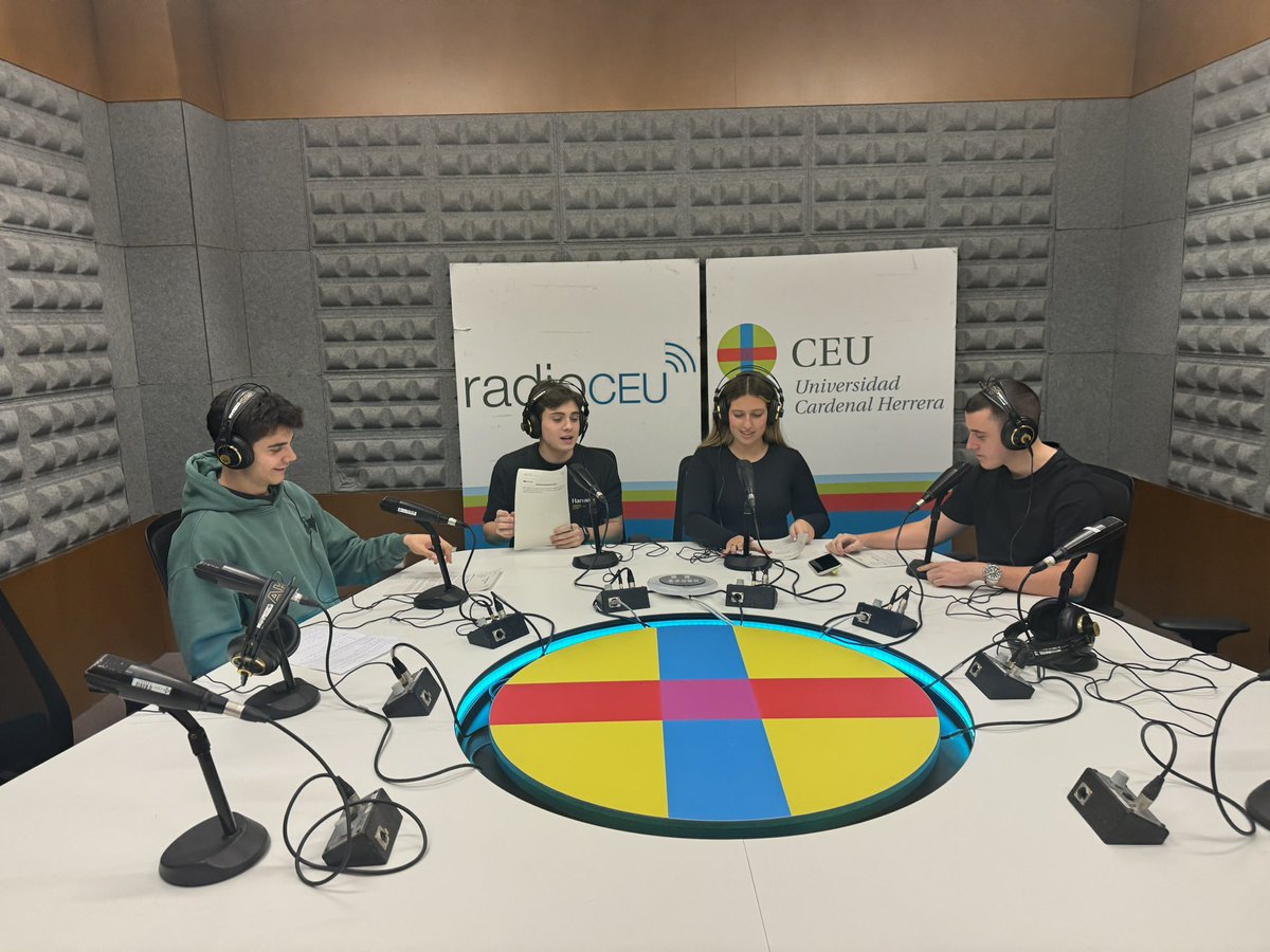 RadioCEU (@radioceu) on Twitter photo Vuestro programa político preferido HABLANDO CLARO está ON AIR🚨
Con nuestros colaboradores <a href="/Gonzaloescrig/">Gonzalo Escrig Molina</a> <a href="/alecargarcia/">Alejandra Carrillo</a> <a href="/AlejandroPorce/">Alejandro Porcellar</a> y Joel González. Vuestro programa político preferido HABLANDO CLARO está ON AIR🚨
Con nuestros colaboradores <a href="/Gonzaloescrig/">Gonzalo Escrig Molina</a> <a href="/alecargarcia/">Alejandra Carrillo</a> <a href="/AlejandroPorce/">Alejandro Porcellar</a> y Joel González.