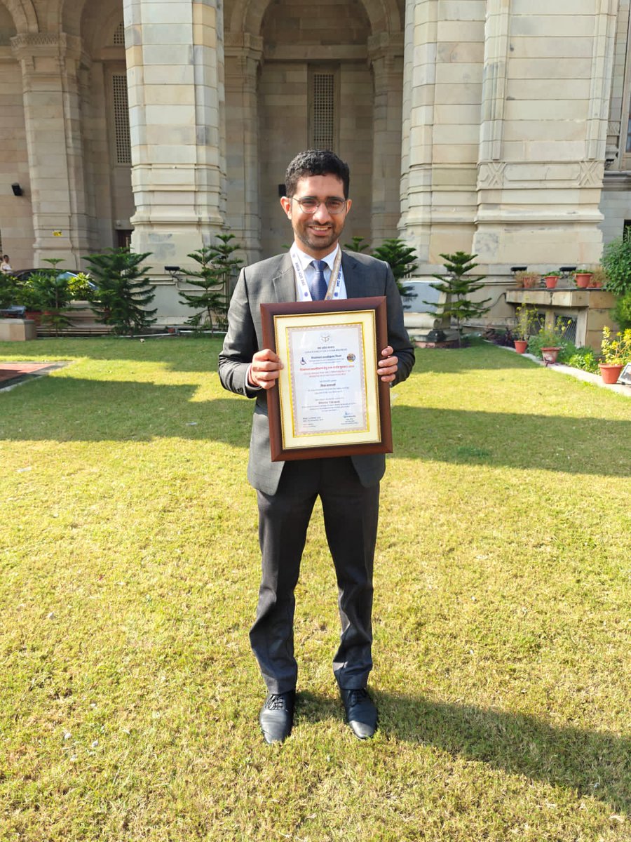 HimanshuN_ias's tweet image. District Varanasi has been awarded as the &quot;Best District for Rehabilitation of Differently Abled&quot; for 2024. Received the award for the same from Hon&apos;ble CM @myogiadityanath on behalf of District Administration on International Day of Differently Abled. Kudos to the whole team.