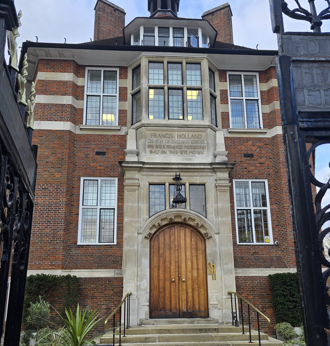 _satveernijjar's tweet photo. Lovely to be back @FHSRegentsPark to deliver a #MentalHealthAwareness #Pshe session to #yr9 #students. Great group once again! https://t.co/GiWDn9IlmV