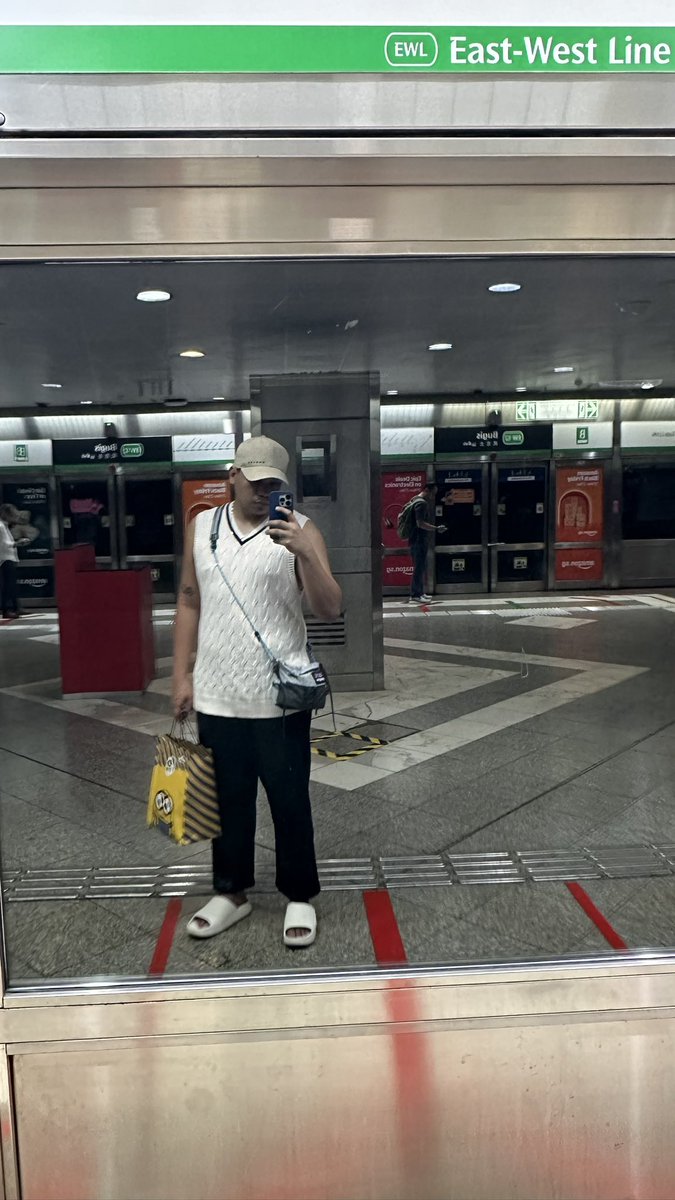 iangmallari's tweet photo. 1wk in SG: https://t.co/0WMdBolgOK