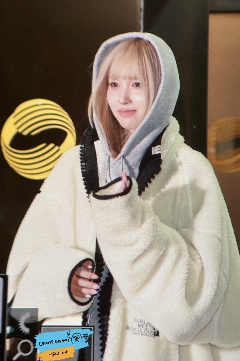 CountOnMi_324's tweet photo. 241203 퇴근 preview 🤯

#TWICE #트와이스 #トゥワイス
⁠⁠#MINA #미나 #ミナ 🐧 https://t.co/vEx7tyF4yc