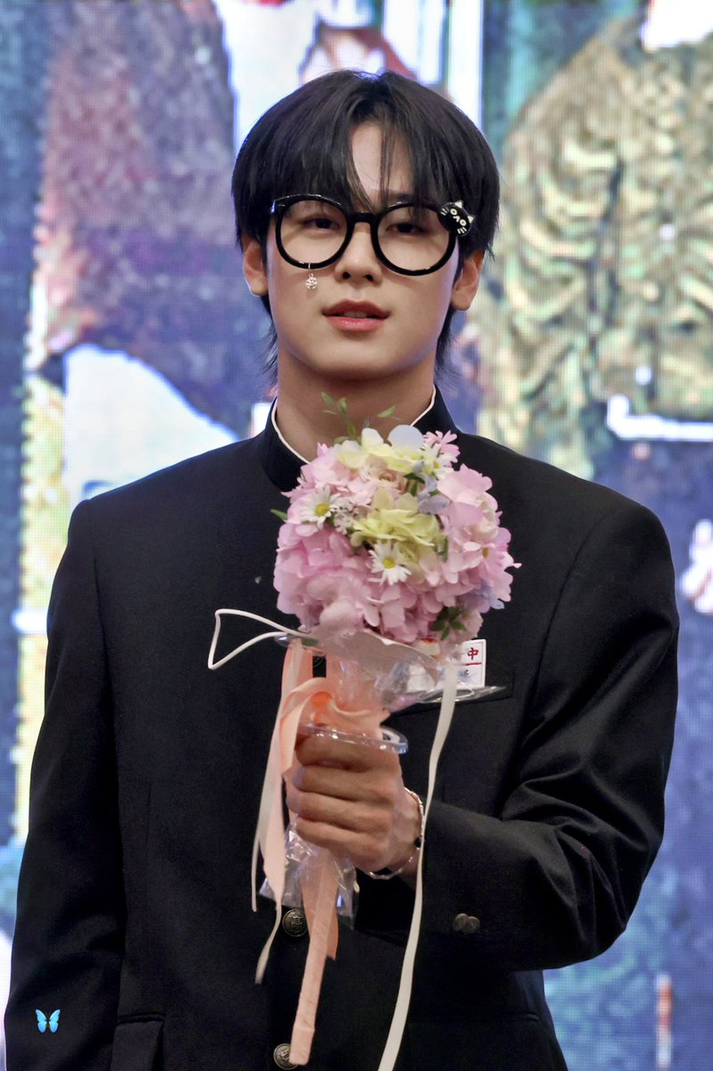 Wings_1e's tweet photo. 241203 💐

#주연 #JUYEON
#더보이즈  #THEBOYZ https://t.co/rI53MHE7bX