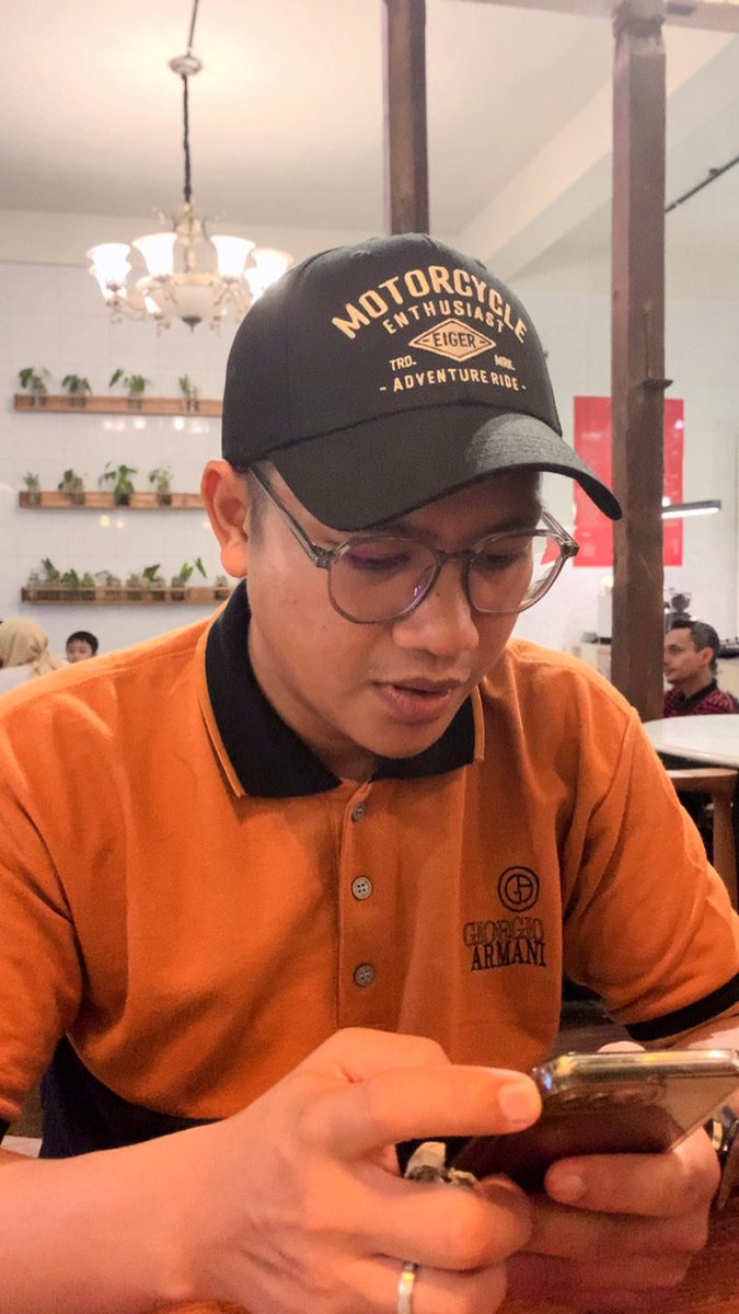 widiyawrj's tweet photo. Punya suami yang tidak terlalu peduli dunia harus tau apa yang dikerjain hari ini bersyukur sih. Yang penting istri harus tau semua yaa wkwk 😂 https://t.co/9a9wk5cYvW