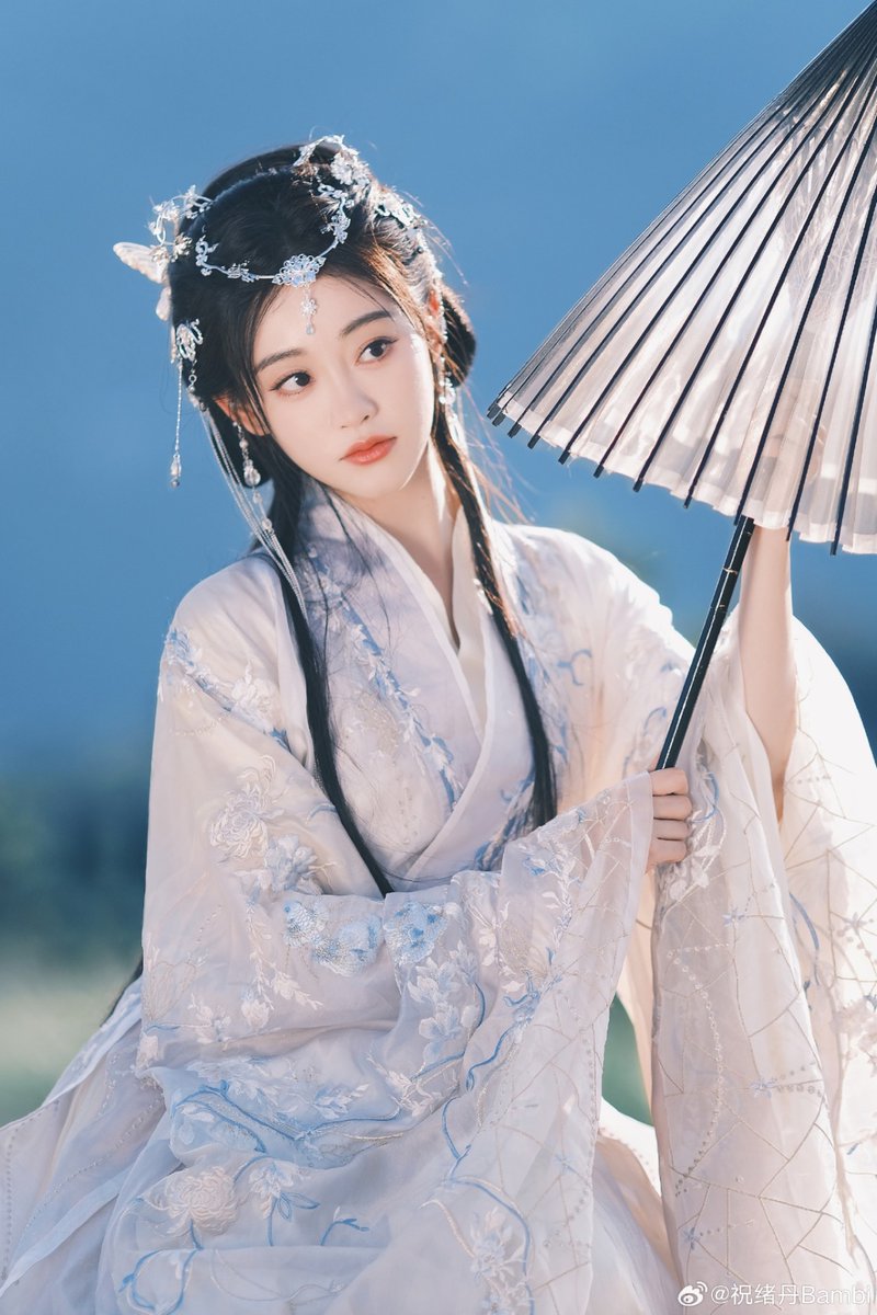 rongdropop's tweet photo. 8. Zhu Xudan
She is FREAKING FAIRY like honestly A REAL LIFE FAIRY
#ZhuXudan #BuTai #MuYao #SongYiTing https://t.co/l4wVnBOC2E