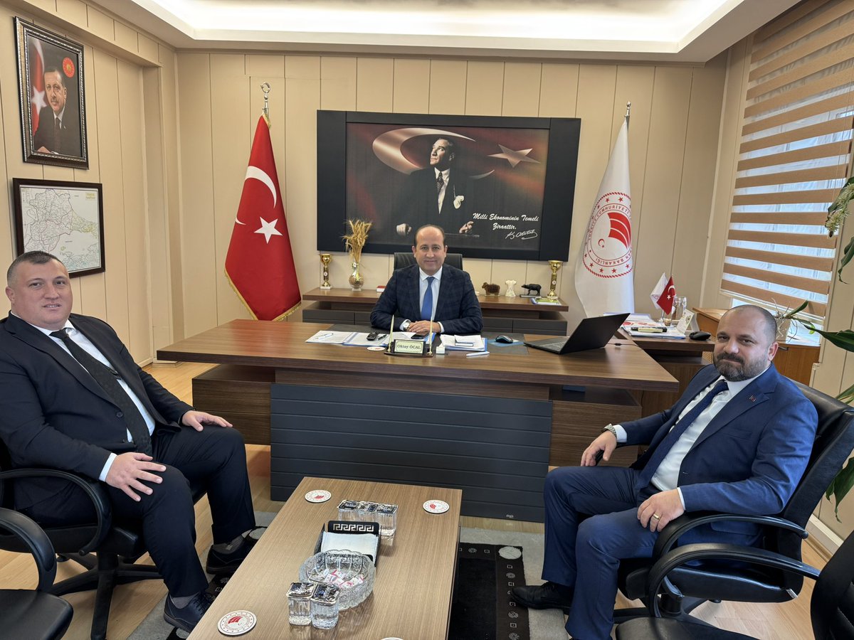 polatturkoglu59's tweet photo. 📍Tekirdağ
Tekirdağ İl Tarım ve Orman Müdürümüz Veteriner Hekim Sayın Oktay Öcal ve Hayvan Sağlığı ve Yetiştiriciliği Şube Müdürümüz Veteriner Hekim Sayın Tolga Özkan’ı ziyaret ederek ilimizdeki faaliyetlerimiz hakkında görüş alış verişinde bulunduk.
Sayın müdürlerimize nazik kabulleri ve misafirperverlikleri için teşekkür ederiz.