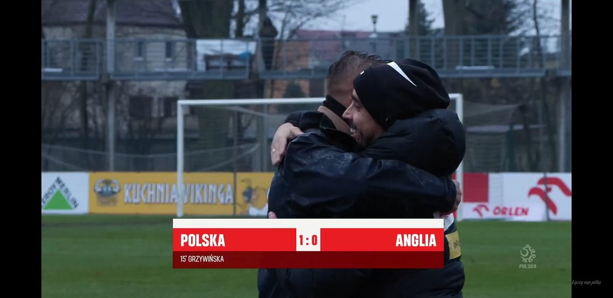 _Patrichi_'s tweet photo. JEEEEEST JEEEEST JEEEST!!!! 💪🇵🇱 POLKI WYGRYWAJĄ Z FAWORYZOWANYMI ANGIELKAMI 1:0 PO BRAMCE ZUZANNY GRZYWIŃSKIEJ! ⚽️ BRAAAAWOOO #WU19 !! POLSKA BIAŁO-CZERWONE! 💪🇵🇱
Ale się wyrównana grupa zrobiła! Trzy zespoły po 6 punktów! 
#POLENG 🇵🇱🏴󠁧󠁢󠁥󠁮󠁧󠁿 1:0 #WU19 #KobieceGranie @laczynaskobieca https://t.co/pFlARfRMS6