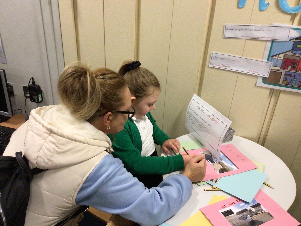 glanhowyprimary's tweet photo. What a wonderful showcase day e had in #YLliwedd. Diolch or your wonderful feedback and engagement. The children loved showing off their learning. @BlaenauGwentCBC @EAS_Humanities #Hu_man #topicjournals https://t.co/mLX00MzfN3