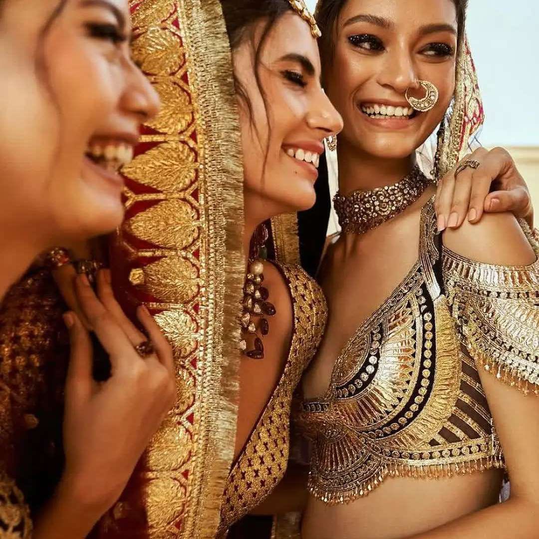 CpPooja98's tweet photo. Beneath the makeup and behind the smile, I am just a girl who wishes
for the world.💄💄🌹🌹🌹🌹
#falgunishanepeacock #Creativelook #Pushpa2TheRule https://t.co/SXN3qSlJj9
