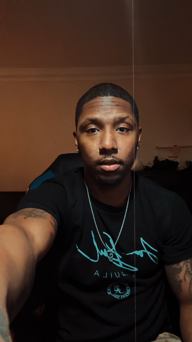 DayOneVisuals's tweet photo. Got da cut 💈✂️ https://t.co/l7TEm29JQH