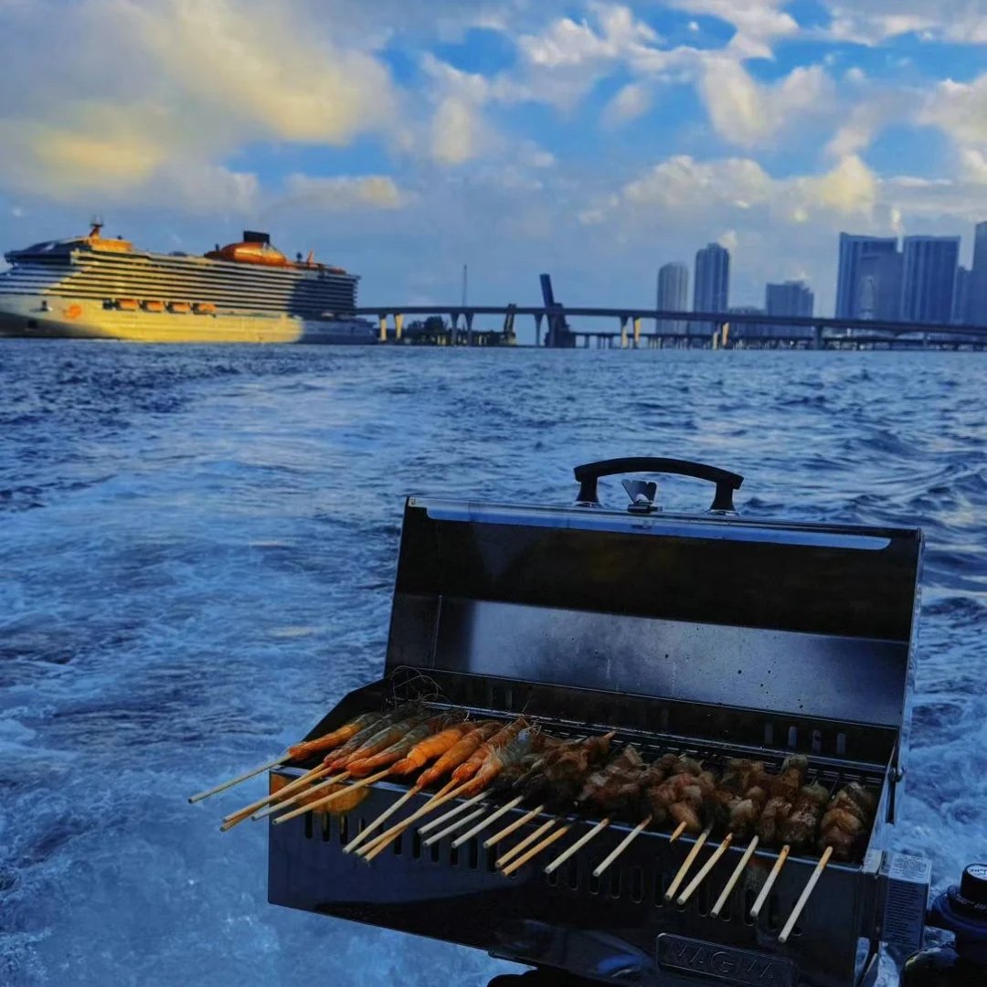 AshleyWrigo's tweet photo. A day of barbecue and fishing in Miami!
The feeling of grilling and catching fish is really amazing🎉!
A small boat can really satisfy all your happiness.
First surf, then fish. Grill over there. Fish and grill at the same time. I really don't want to do anything else in this heavenly life.
#beachbarbecue #miamifishing #miamiwakeboarding #charterboat