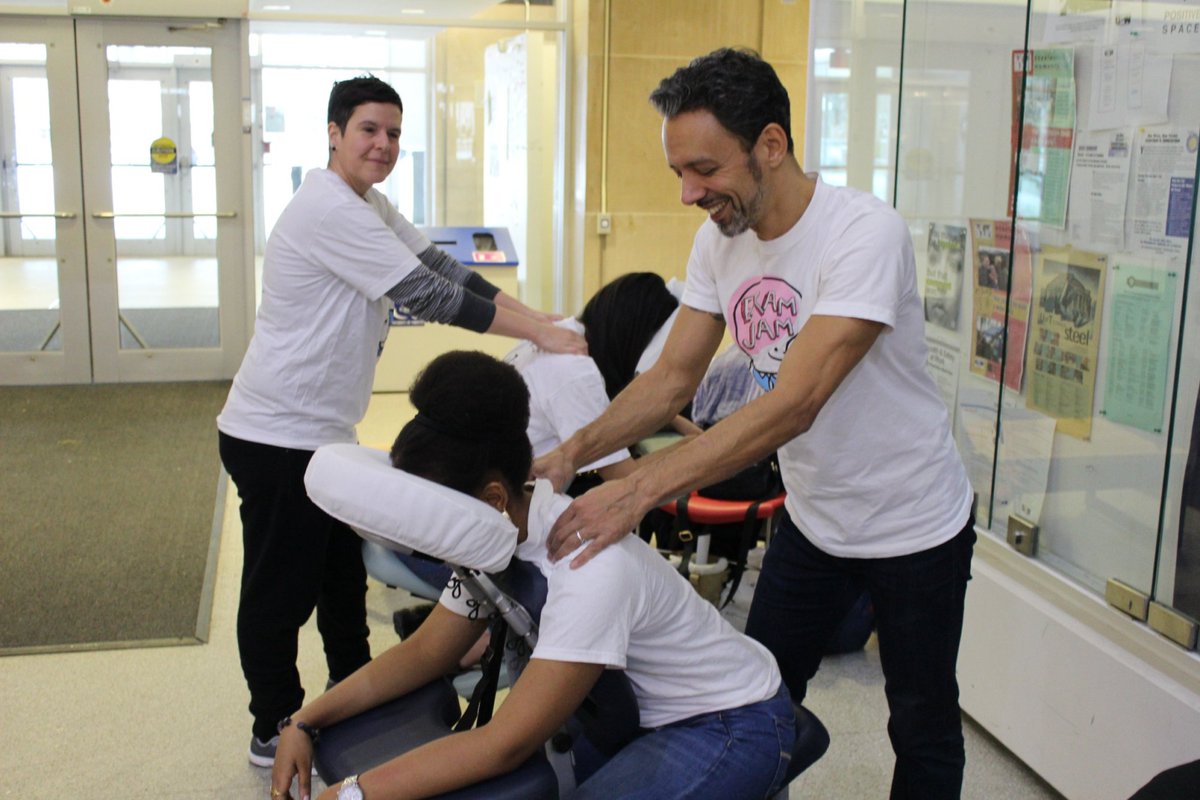 #ExamJam is happening tomorrow at Sidney Smith Hall!

Enjoy healthy snacks, massages, review sessions, and maybe even pet a cute dog! 📸: <a href="/assu_uoft/">ASSU</a>

Learn more: assu.ca/wp/exam-jam/