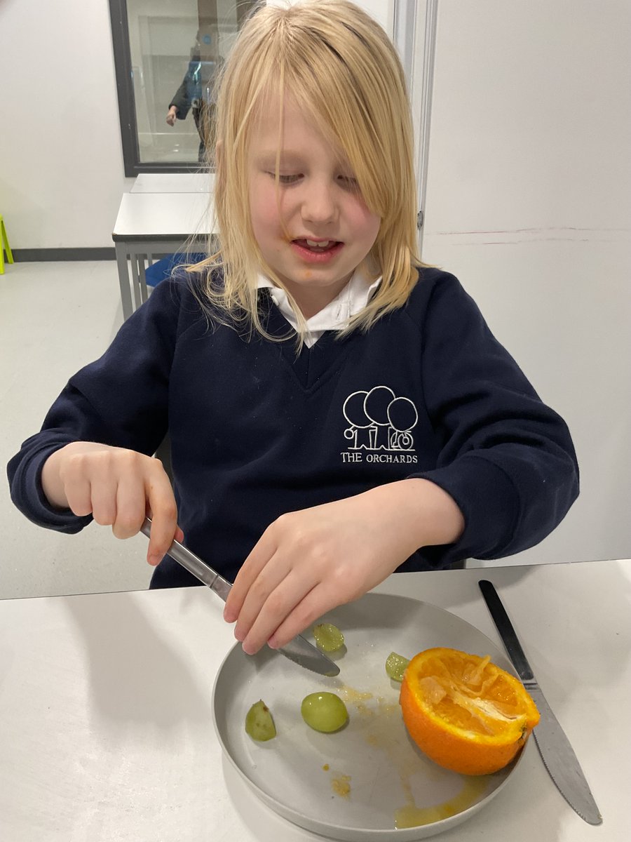 Orchards_School's tweet image. Meadows 3 had a blast in their cooking session this week making fruit chaat! 🍊🫐 They practiced their cutting skills on everything from big oranges to tiny blueberries. 🥳🍴 #Meadows3 #FruitChaat #CookingSkills @BrightFuturesET