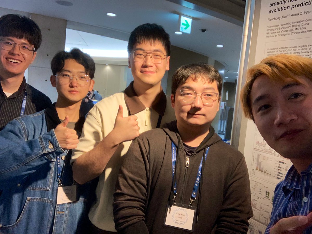 In the poster session, I met scientists who I really wanted to see!! #CSHApandemic
<a href="/Virus_Immunity/">Olivier Schwartz Lab</a> <a href="/jianfcpku/">Fanchong Jian</a>