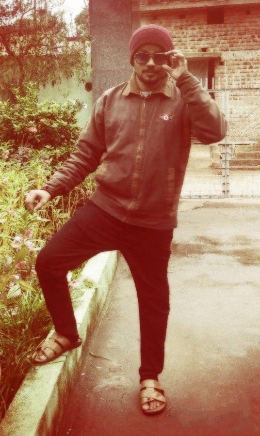 anil9amaresh's tweet photo. #BeingCrazy https://t.co/op8XH5fnDE