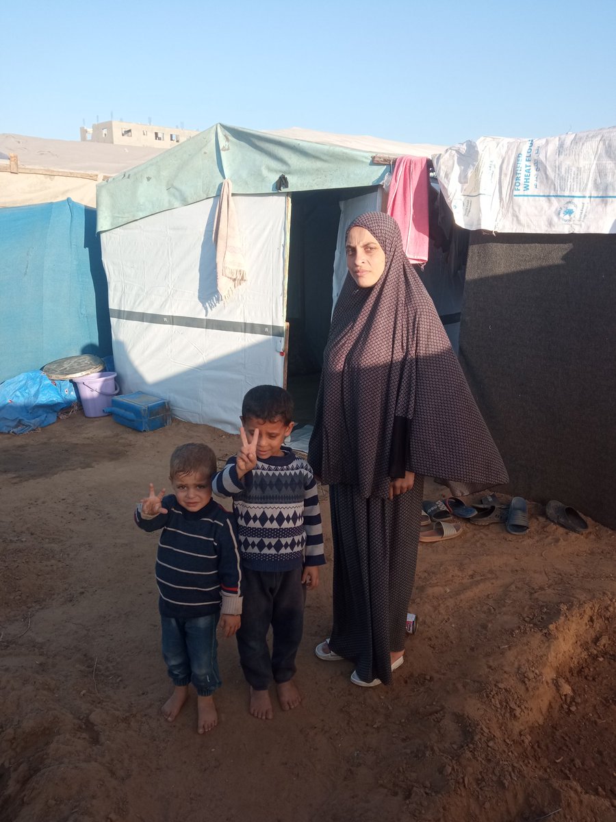 Please share this and donate
We've been trying to escape from here for months it doesn't take much to care and make a difference in our lives, be the reason we get another chance :)
Please support us so we can reach safety
gofundme.com/f/support-eman…