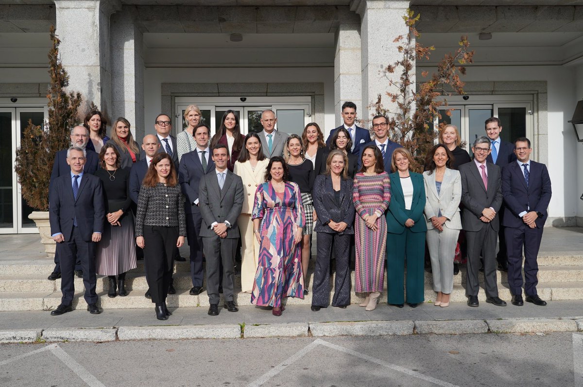 PedroVR793's tweet photo. Clausura oficial de la II ed. del Programa de Liderazgo Digital para la Adm. Pública, coorganizado por el @IEF_ES y la @eoi 
Tuve privilegio y el placer de hablar en nombre de mis compañeros, excelentes profesionales y aún mejores personas
¡Muy agradecido y con aún más ganas! https://t.co/Rq5xQTLO85