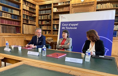 ppcaToulouse's tweet photo. Signature de la convention pour le déploiement de la procédure pénale numérique sur le ressort de la CA de Toulouse avec la directrice de programme, Anne-Laure Sandretto, la direction de greffe et le département informatique du SAR.  Objectif : déploiement complet fin 2025. https://t.co/V2SYGfgke5