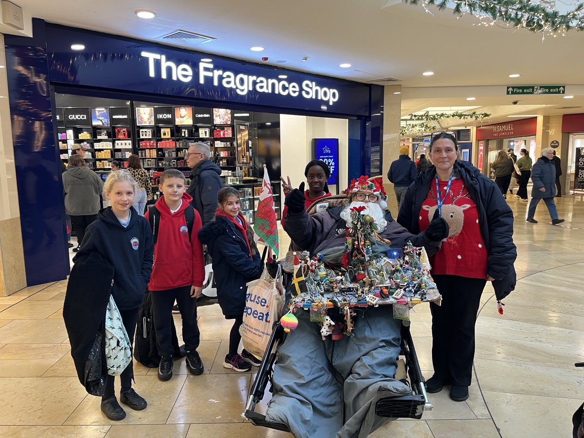 MillbankPrimary's tweet photo. Choir trip..Christmas is coming! 🌲🤶🎅🎵🎶 https://t.co/9W3EU9fFxz